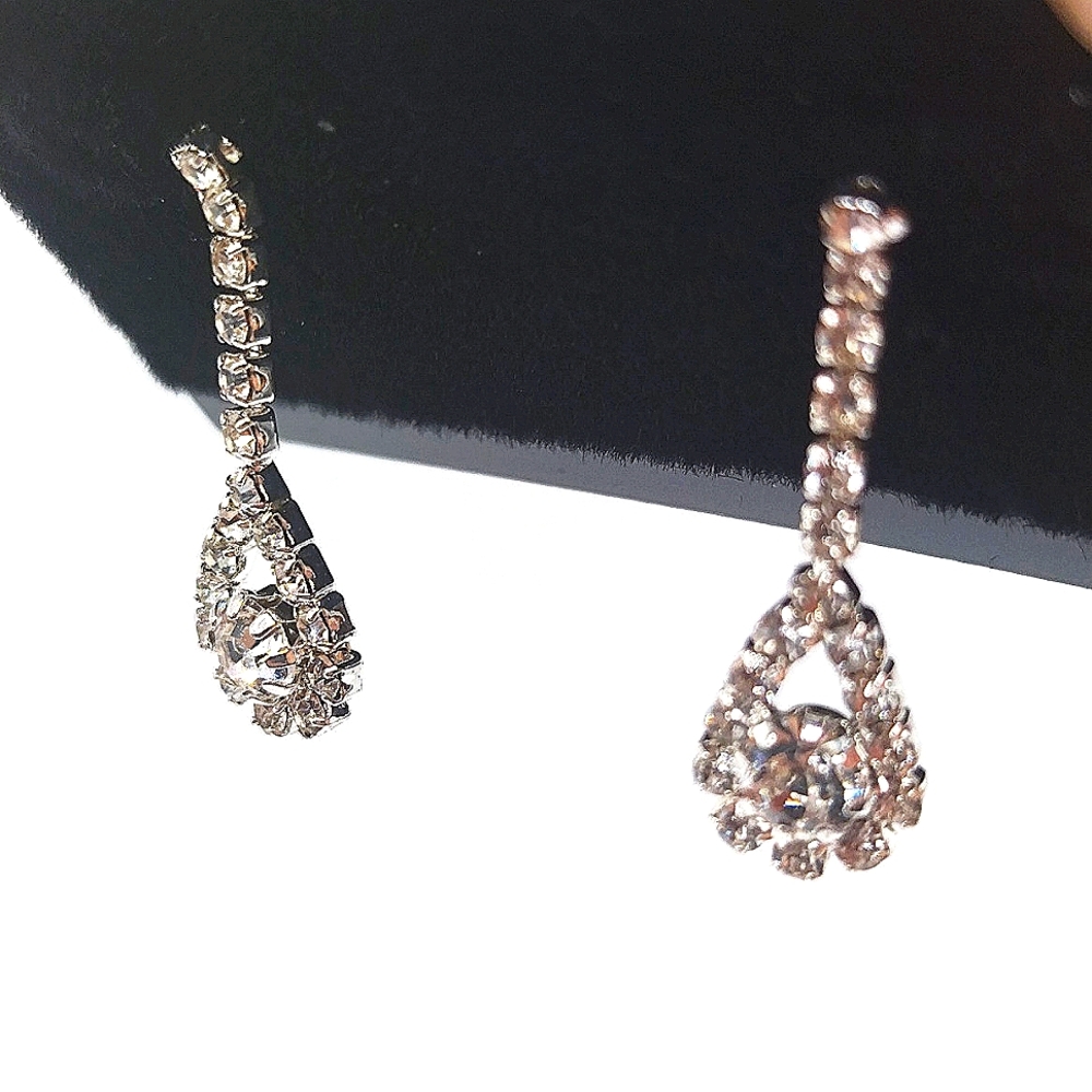 Vintage Eisenberg Ice 1" Pave Crystal Dangle Drop Earrings in Silver - Picture 4 of 6